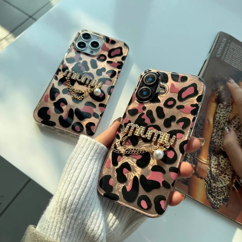 کاور گوشی آیفون پلنگی miumiu