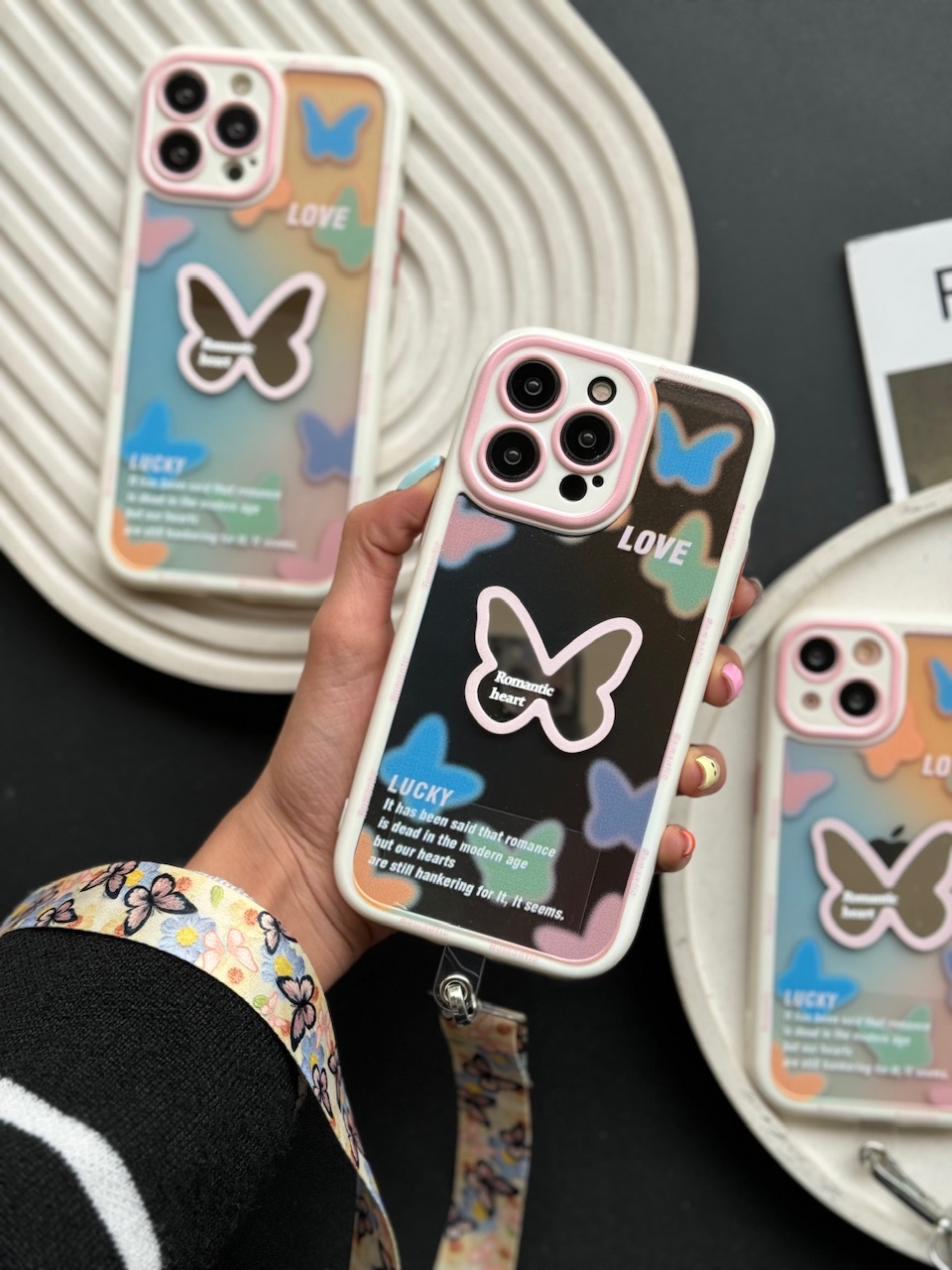 کاور موبایل آیفون Romantic Butterfly با بند پروانه ای
