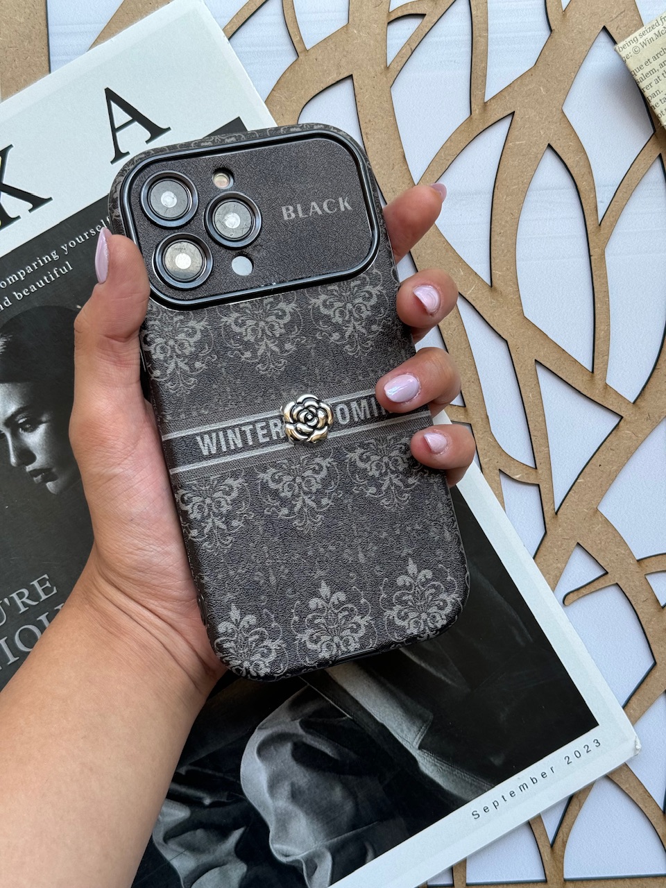 قاب گوشی آیفون Black Design گل نقره ای