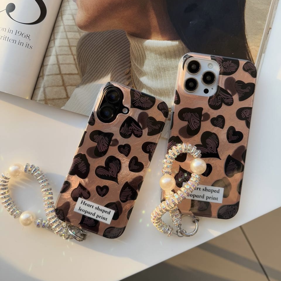 کاور گوشی آیفون Leopard Heart همراه با بند توپی