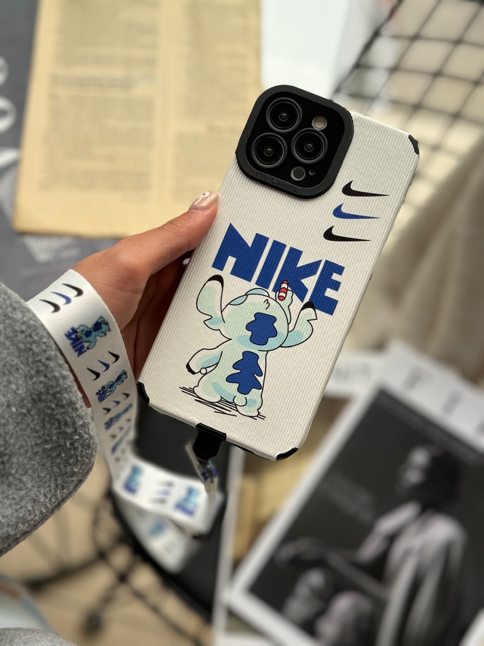 قاب گوشی موبایل آیفون Stitch Nike + بند آویز گوشی