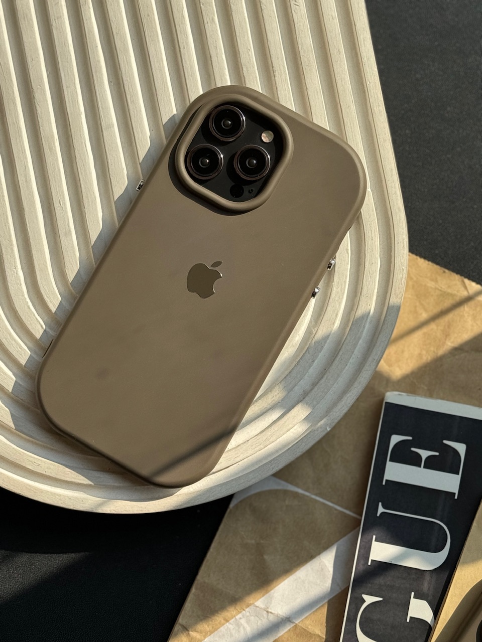 کاور گوشی آیفون Brown Curve